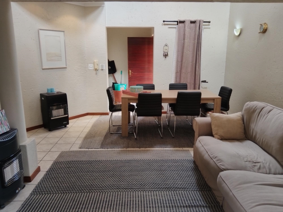 To Let 3 Bedroom Property for Rent in Douglasdale Gauteng