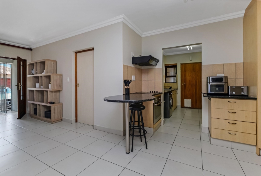 To Let 3 Bedroom Property for Rent in Maroeladal Gauteng