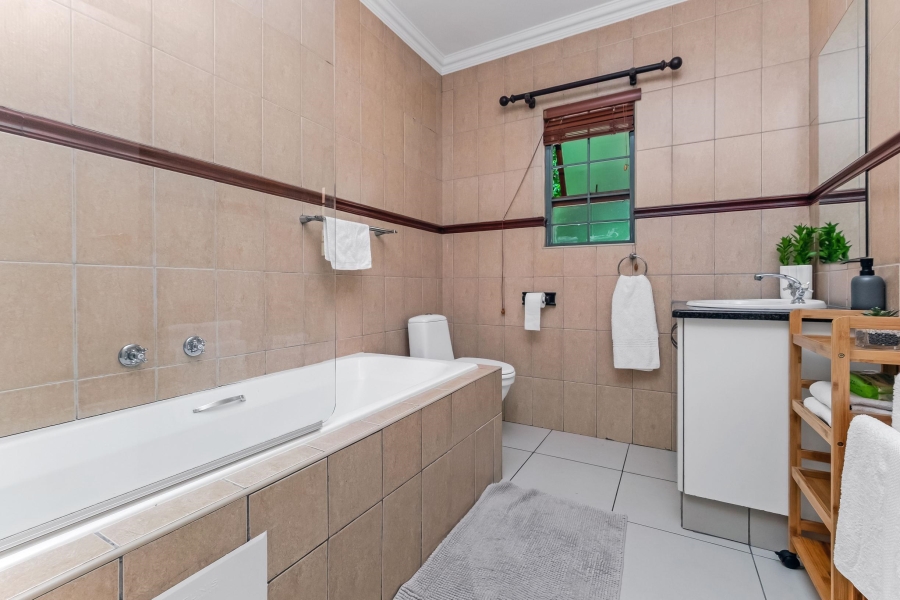 To Let 3 Bedroom Property for Rent in Maroeladal Gauteng