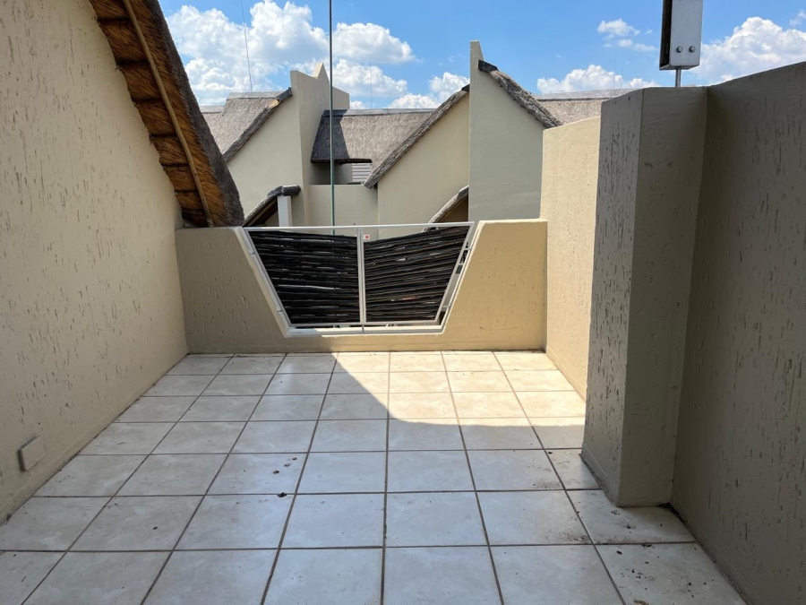To Let 1 Bedroom Property for Rent in Pineslopes Gauteng