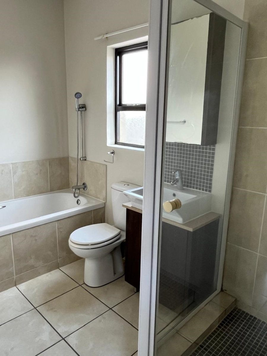 To Let 1 Bedroom Property for Rent in Pineslopes Gauteng