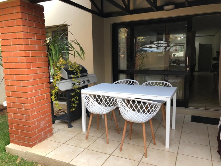To Let 2 Bedroom Property for Rent in Pineslopes Gauteng