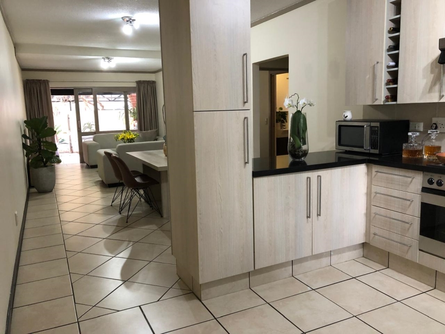 To Let 2 Bedroom Property for Rent in Pineslopes Gauteng