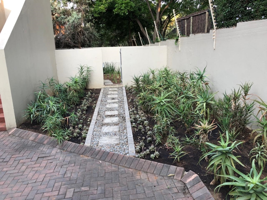 To Let 2 Bedroom Property for Rent in Pineslopes Gauteng