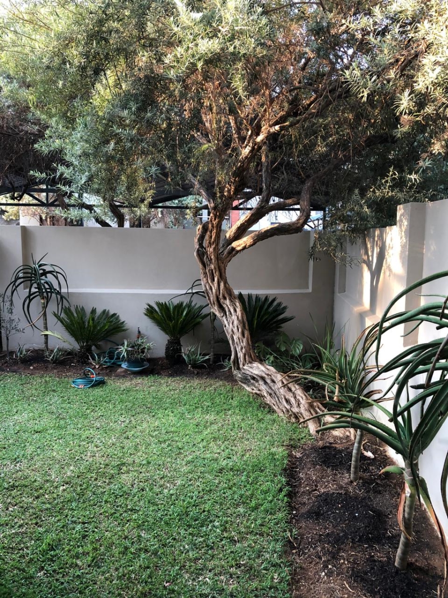 To Let 2 Bedroom Property for Rent in Pineslopes Gauteng