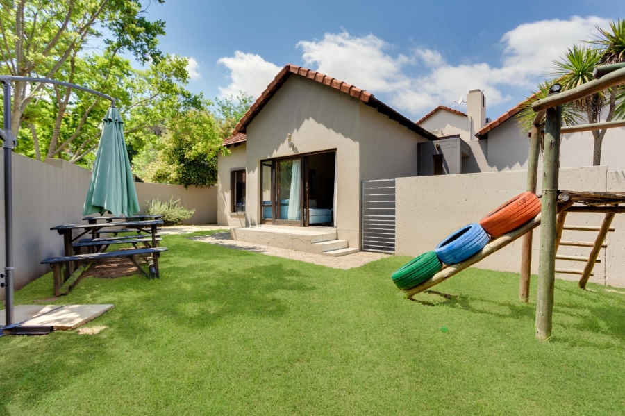 To Let 2 Bedroom Property for Rent in Broadacres Gauteng