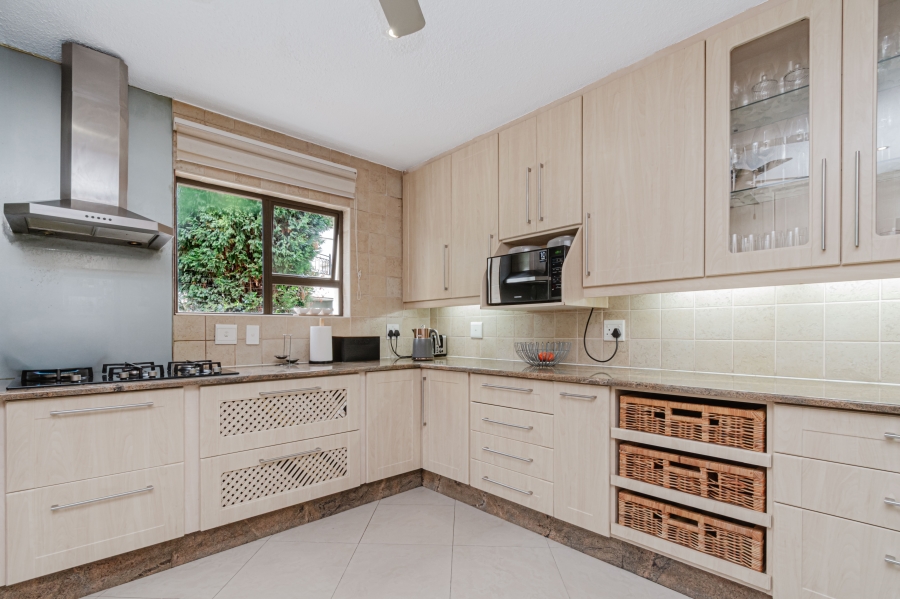 To Let 4 Bedroom Property for Rent in Bryanston Gauteng