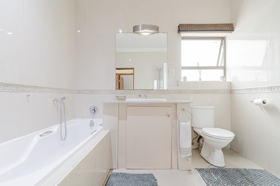 To Let 4 Bedroom Property for Rent in Bryanston Gauteng