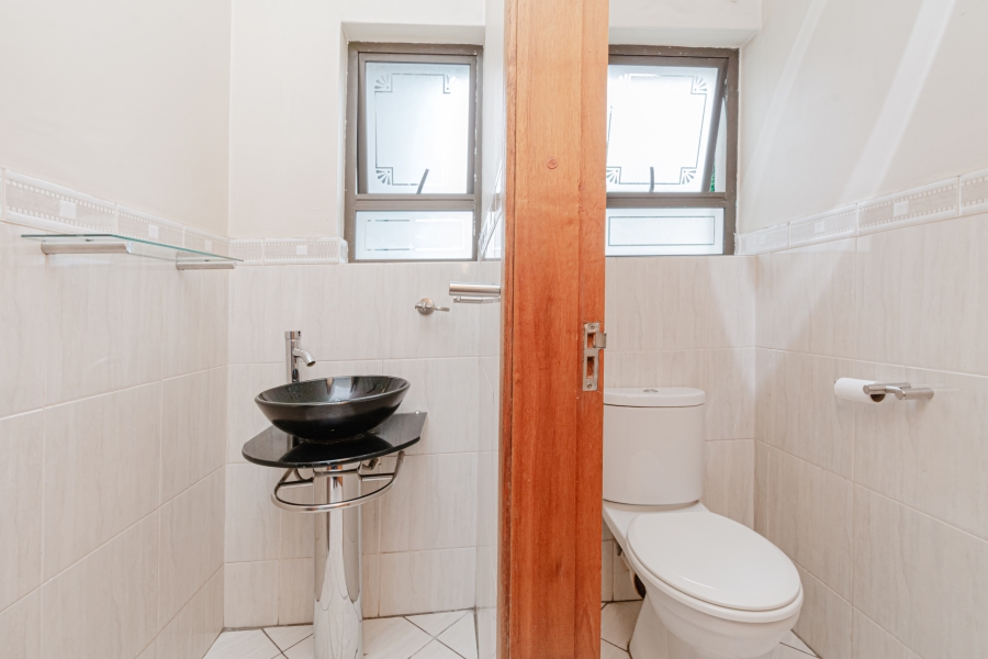 To Let 4 Bedroom Property for Rent in Bryanston Gauteng