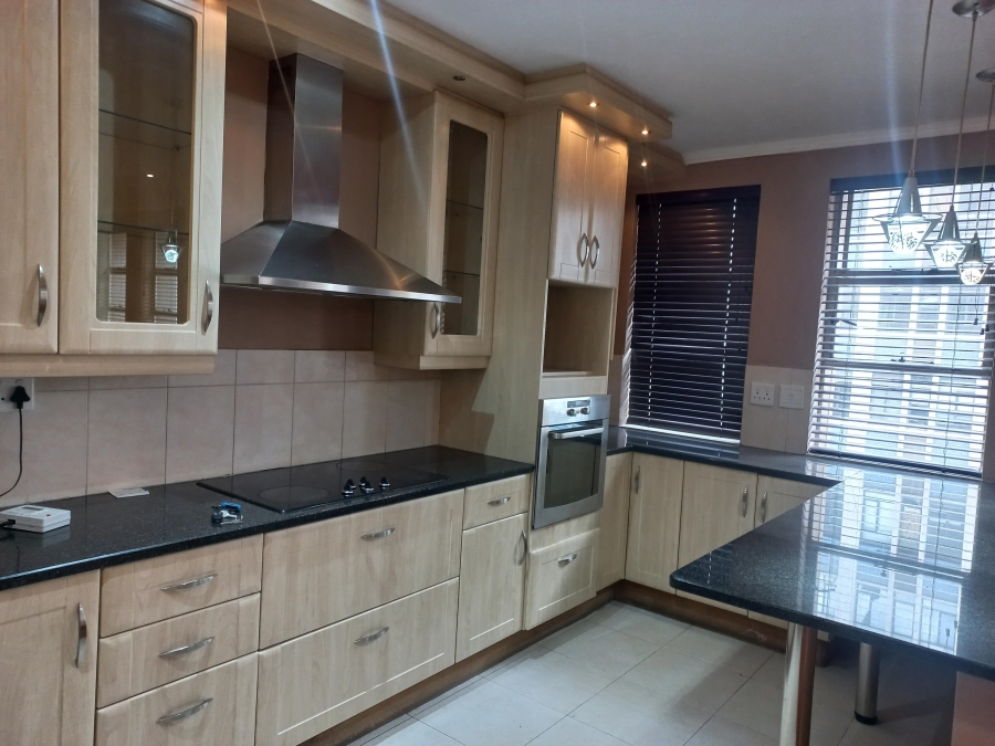 To Let 3 Bedroom Property for Rent in Marshalltown Gauteng