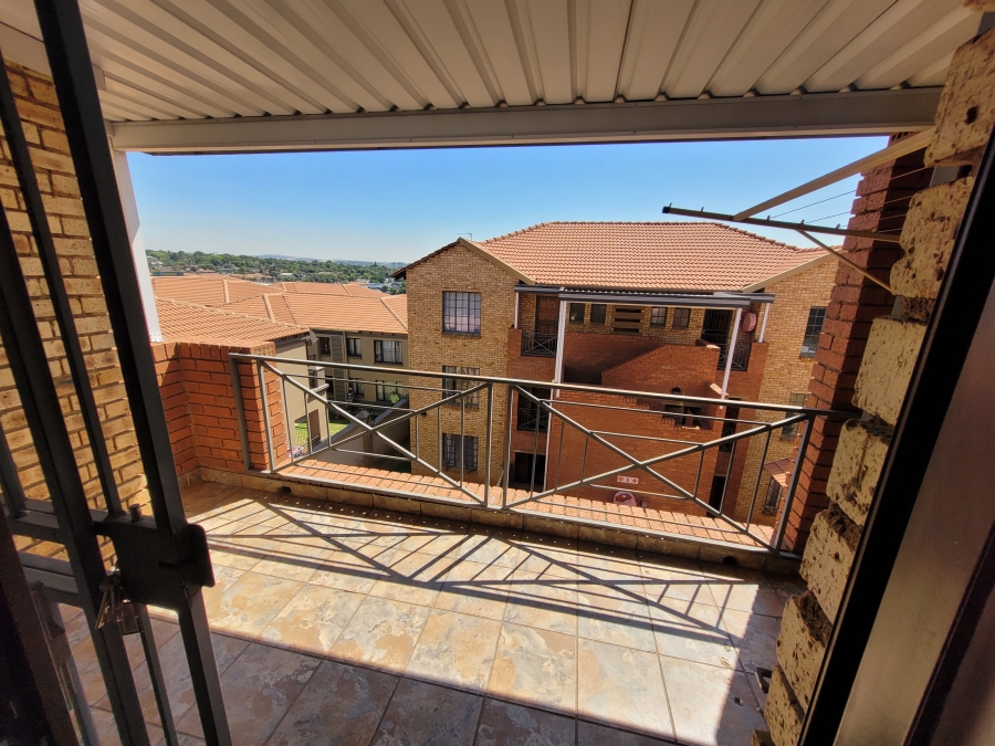 To Let 2 Bedroom Property for Rent in Meyersdal Gauteng