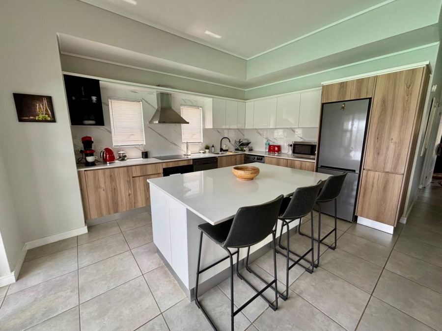 To Let 2 Bedroom Property for Rent in Waterfall Gauteng