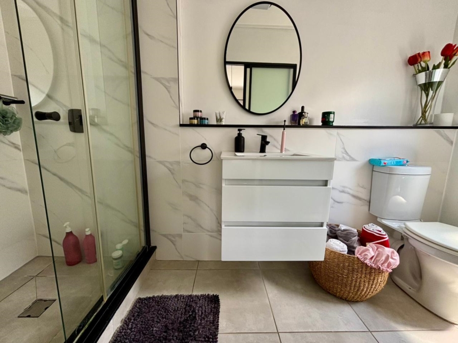 To Let 2 Bedroom Property for Rent in Waterfall Gauteng