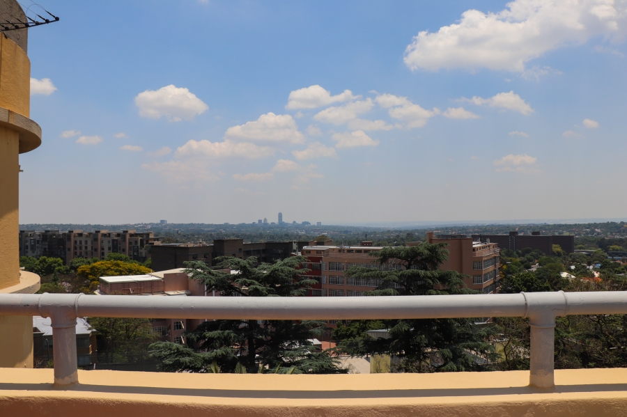 To Let 2 Bedroom Property for Rent in Houghton Estate Gauteng