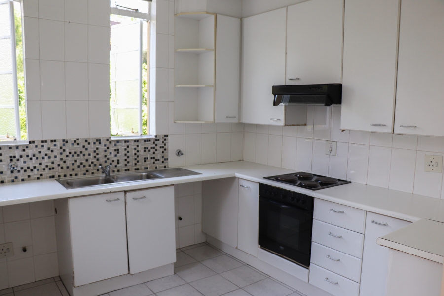 To Let 2 Bedroom Property for Rent in Houghton Estate Gauteng