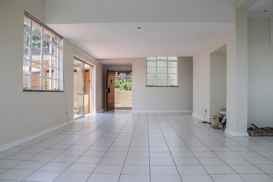 To Let 2 Bedroom Property for Rent in Houghton Estate Gauteng