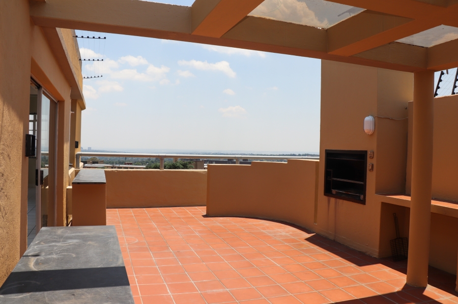 To Let 2 Bedroom Property for Rent in Houghton Estate Gauteng