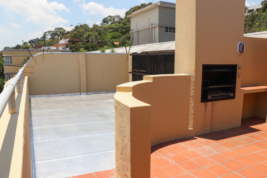 To Let 2 Bedroom Property for Rent in Houghton Estate Gauteng