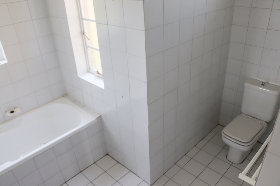 To Let 2 Bedroom Property for Rent in Houghton Estate Gauteng