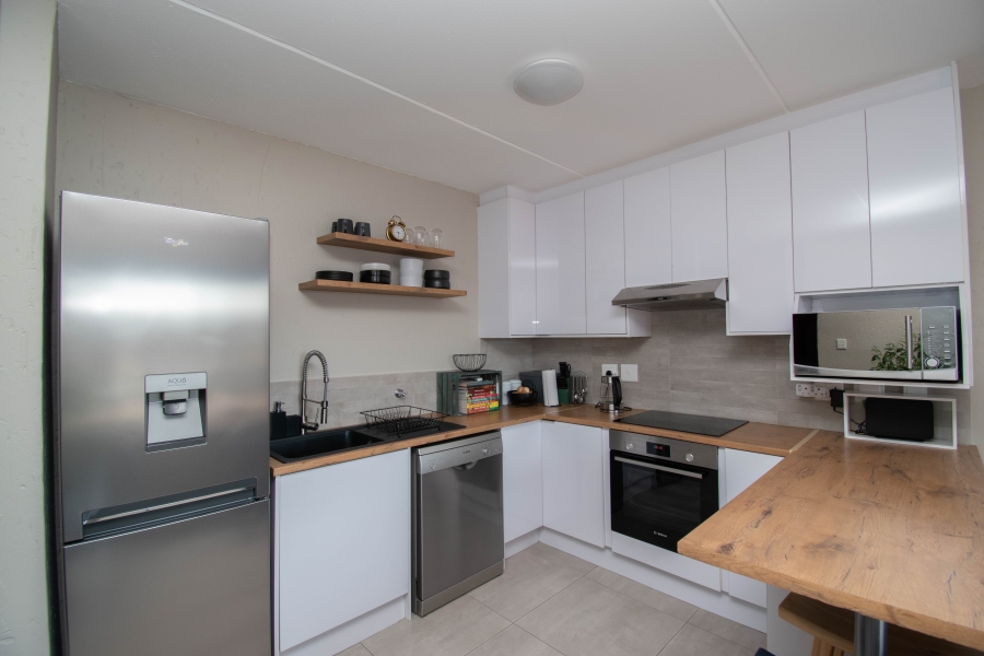 To Let 2 Bedroom Property for Rent in Ferndale Gauteng