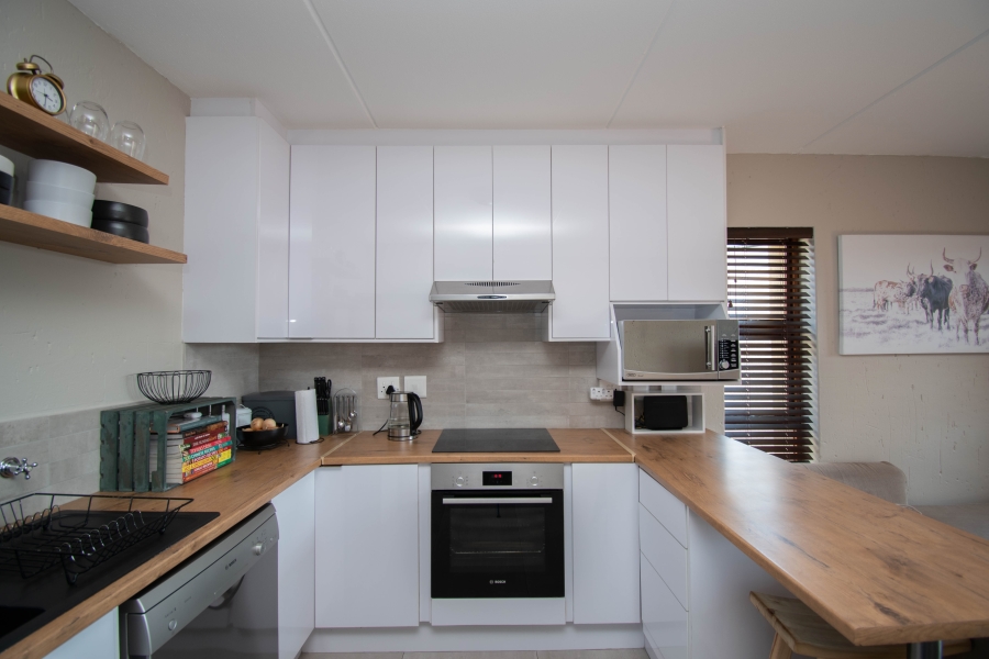 To Let 2 Bedroom Property for Rent in Ferndale Gauteng