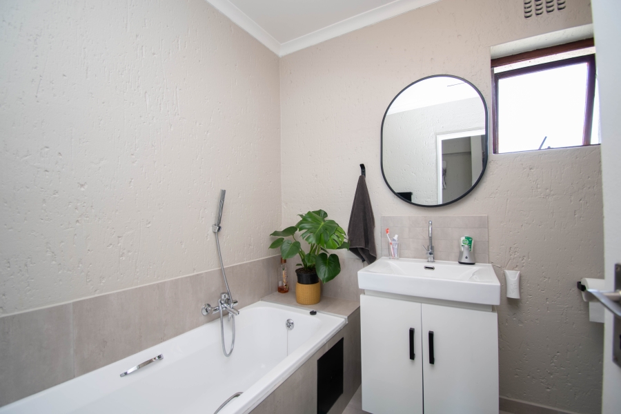 To Let 2 Bedroom Property for Rent in Ferndale Gauteng