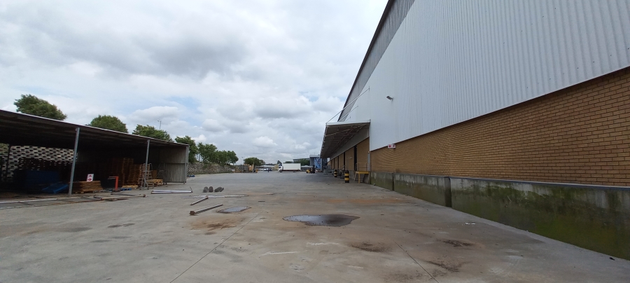 To Let commercial Property for Rent in Gosforth Park Gauteng