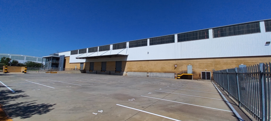 To Let commercial Property for Rent in Gosforth Park Gauteng