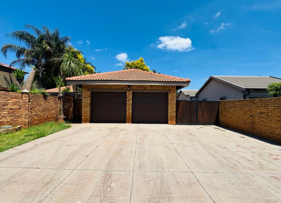 3 Bedroom Property for Sale in Green Acres Estate Gauteng