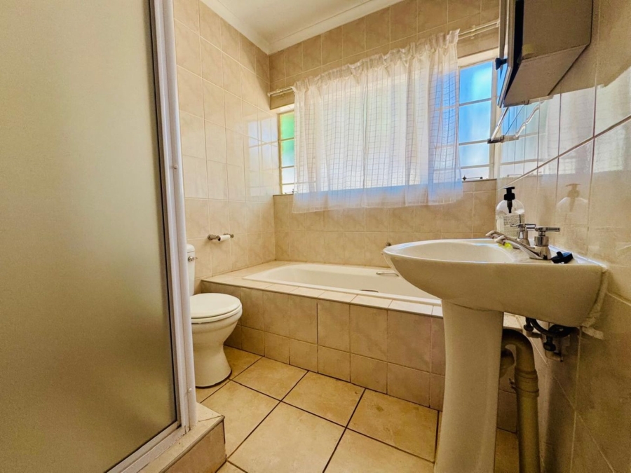 3 Bedroom Property for Sale in Green Acres Estate Gauteng