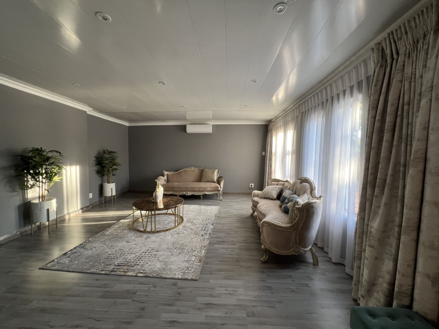 4 Bedroom Property for Sale in Waterkloof Ridge Gauteng