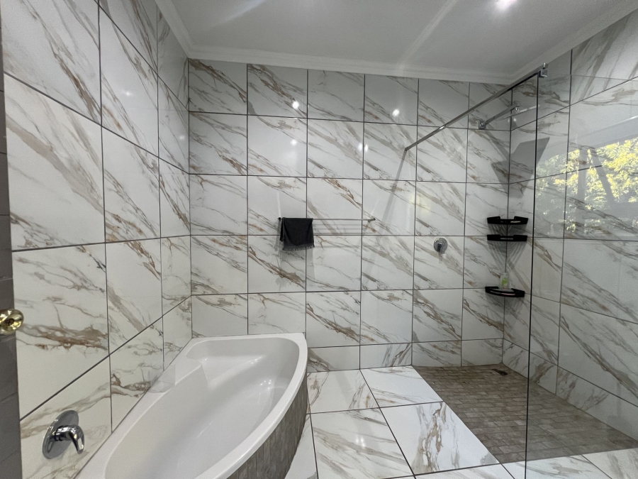 4 Bedroom Property for Sale in Waterkloof Ridge Gauteng