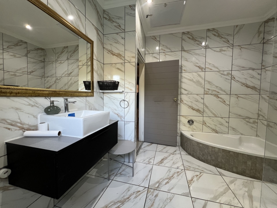 4 Bedroom Property for Sale in Waterkloof Ridge Gauteng