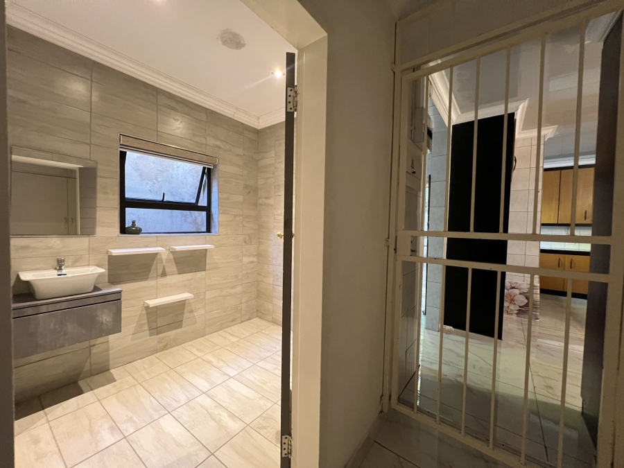 4 Bedroom Property for Sale in Waterkloof Ridge Gauteng