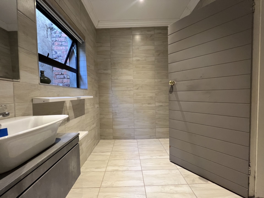 4 Bedroom Property for Sale in Waterkloof Ridge Gauteng