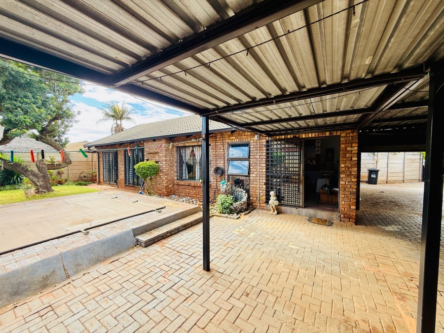 4 Bedroom Property for Sale in Hesteapark Gauteng