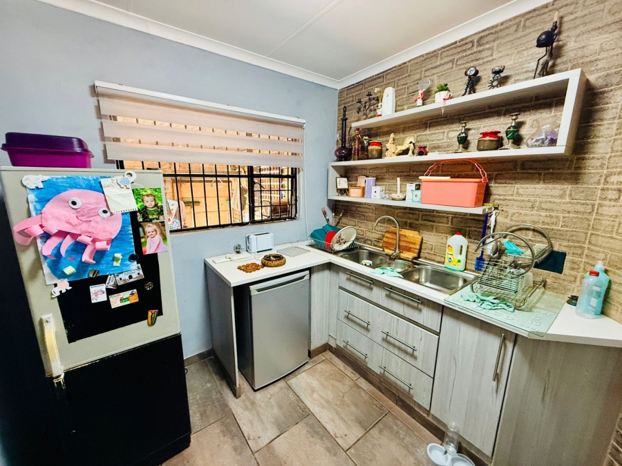 4 Bedroom Property for Sale in Hesteapark Gauteng