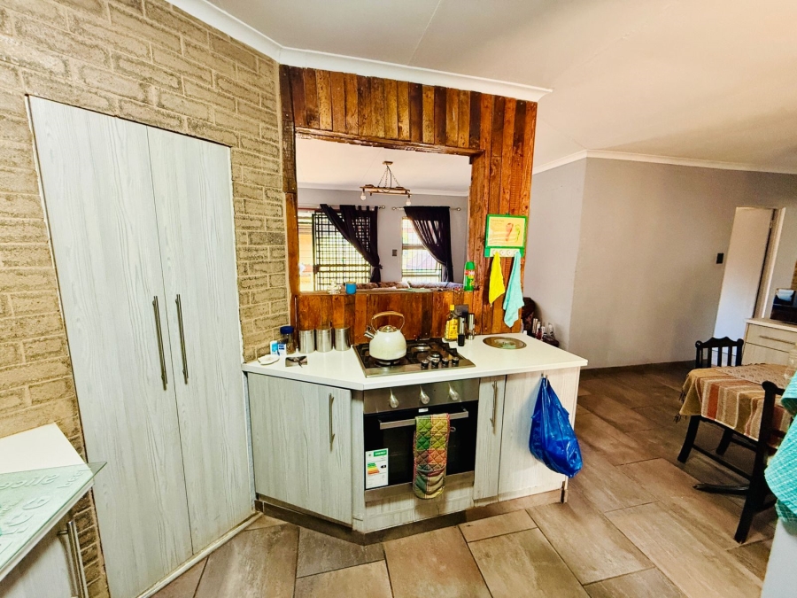 4 Bedroom Property for Sale in Hesteapark Gauteng