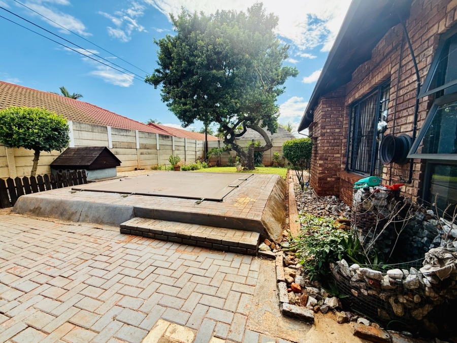 4 Bedroom Property for Sale in Hesteapark Gauteng