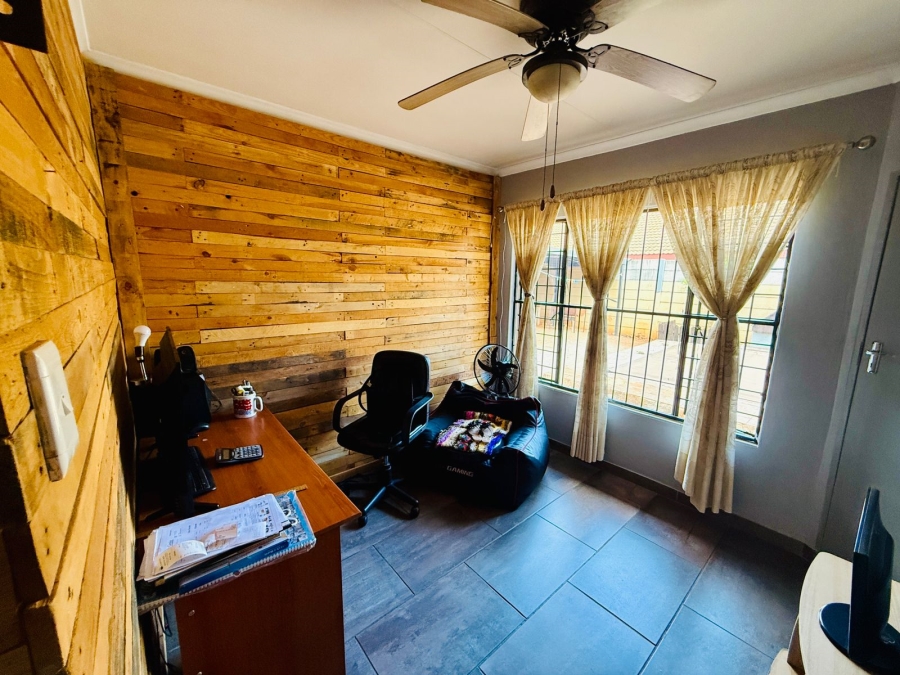 4 Bedroom Property for Sale in Hesteapark Gauteng