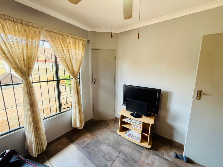 4 Bedroom Property for Sale in Hesteapark Gauteng