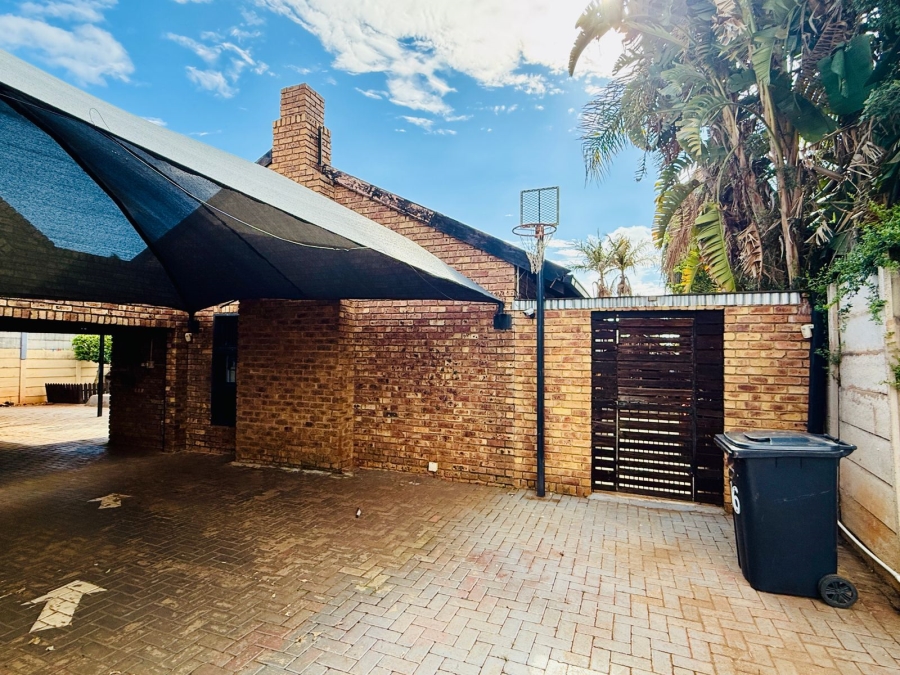 4 Bedroom Property for Sale in Hesteapark Gauteng
