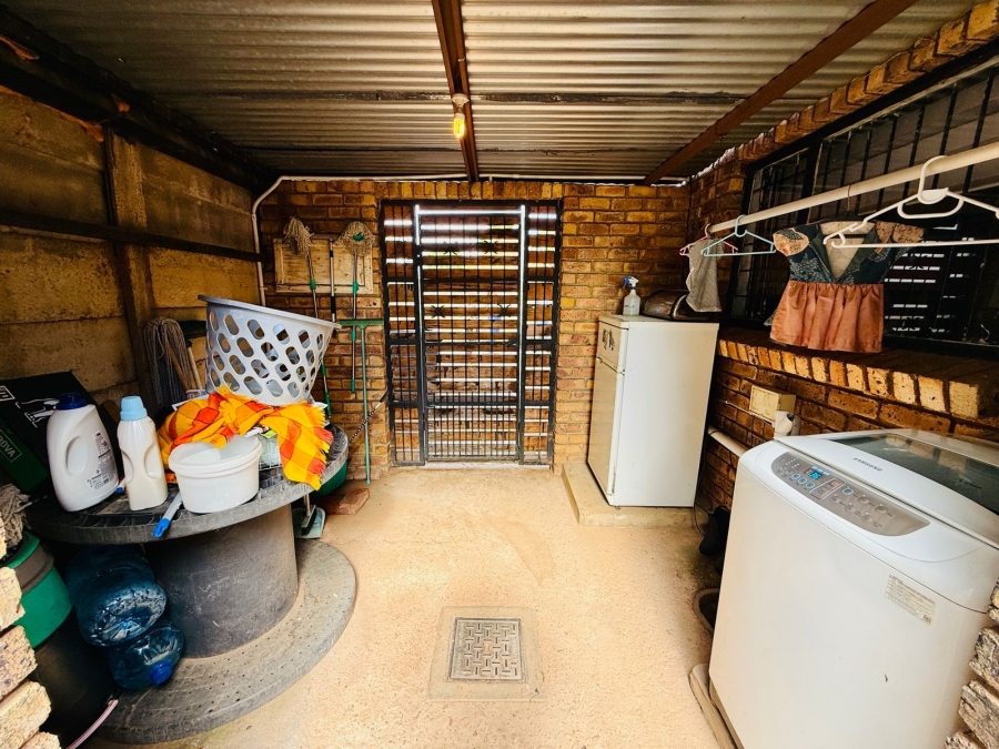 4 Bedroom Property for Sale in Hesteapark Gauteng