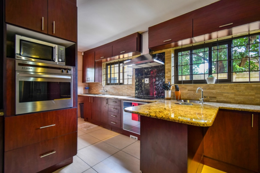 5 Bedroom Property for Sale in Gezina Gauteng