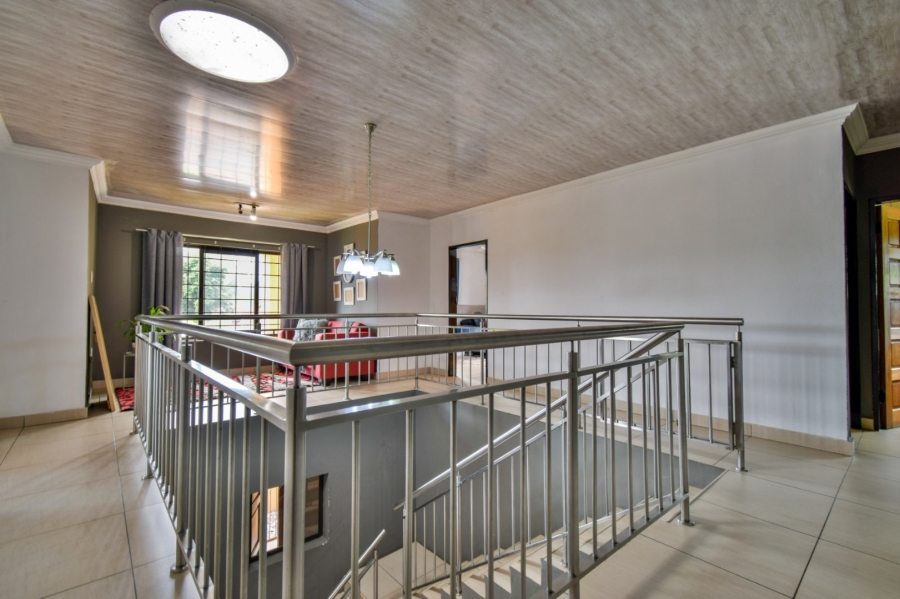 5 Bedroom Property for Sale in Gezina Gauteng