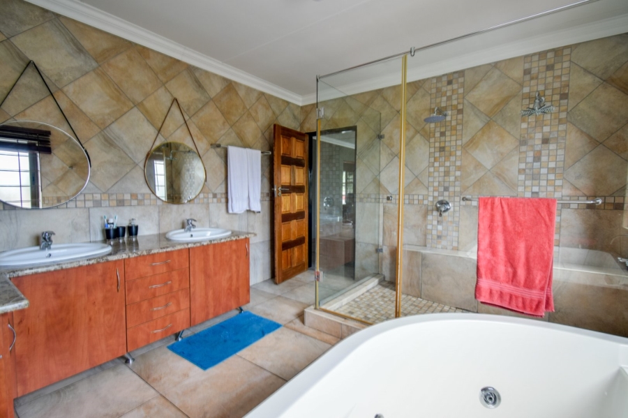 5 Bedroom Property for Sale in Gezina Gauteng