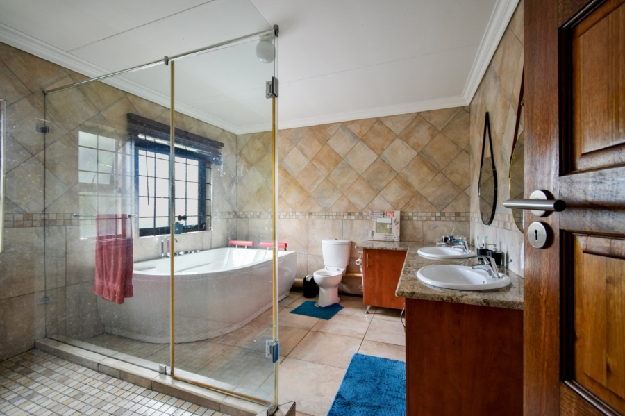 5 Bedroom Property for Sale in Gezina Gauteng