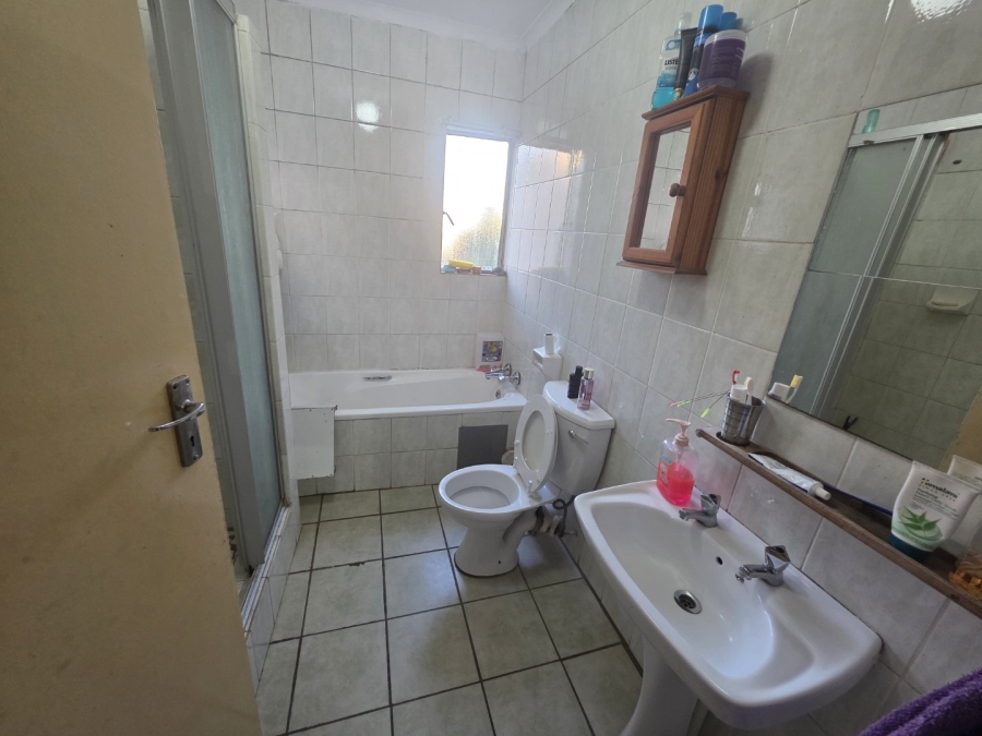 2 Bedroom Property for Sale in Magalieskruin Gauteng