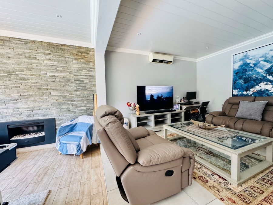 4 Bedroom Property for Sale in Rose Acres Estate Gauteng