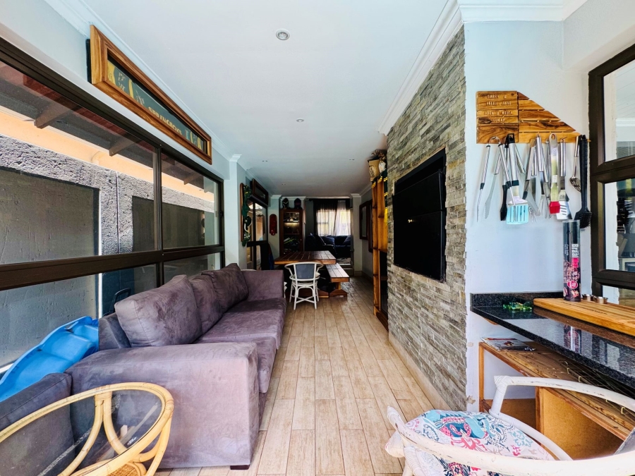 4 Bedroom Property for Sale in Rose Acres Estate Gauteng